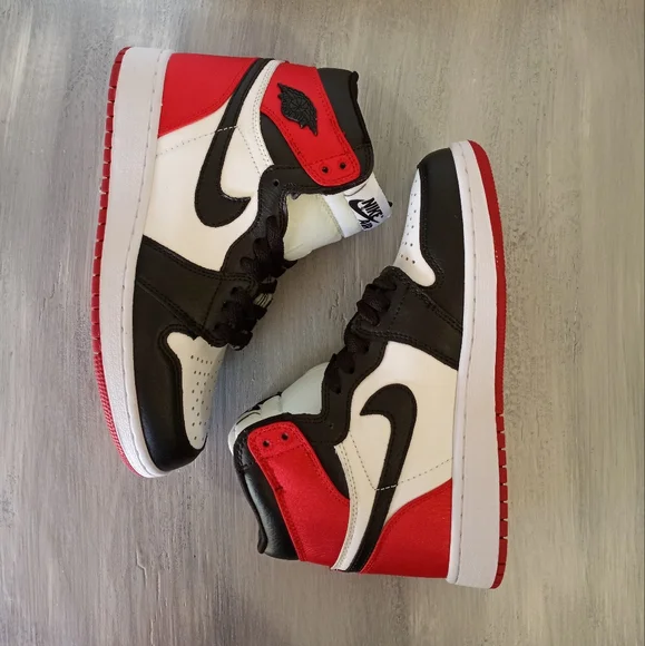 Jordan 1 Retro High Satin Black Toe 2019 Women's Size 6 - Picture 5 of 15